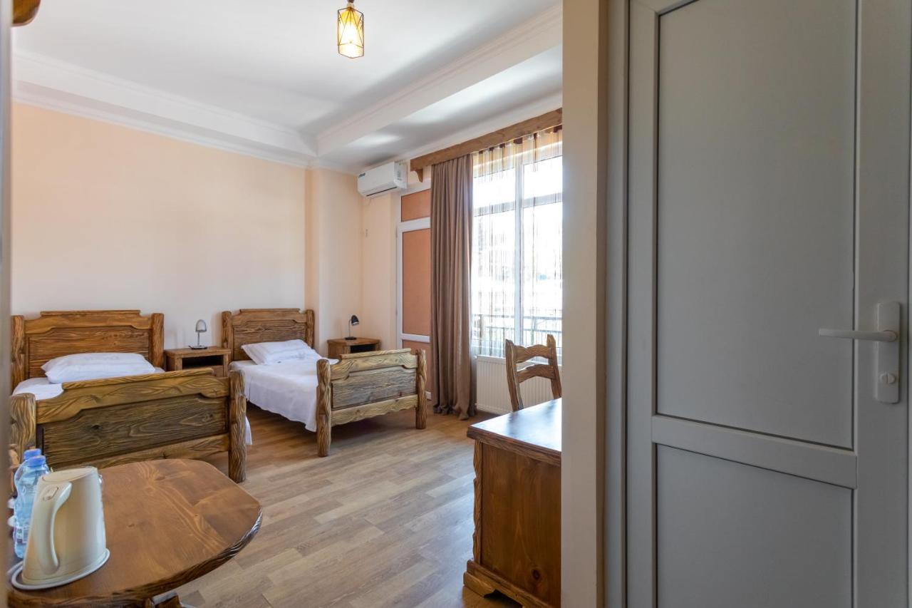 Hotel Phasis Kutaisi Eksteriør bilde