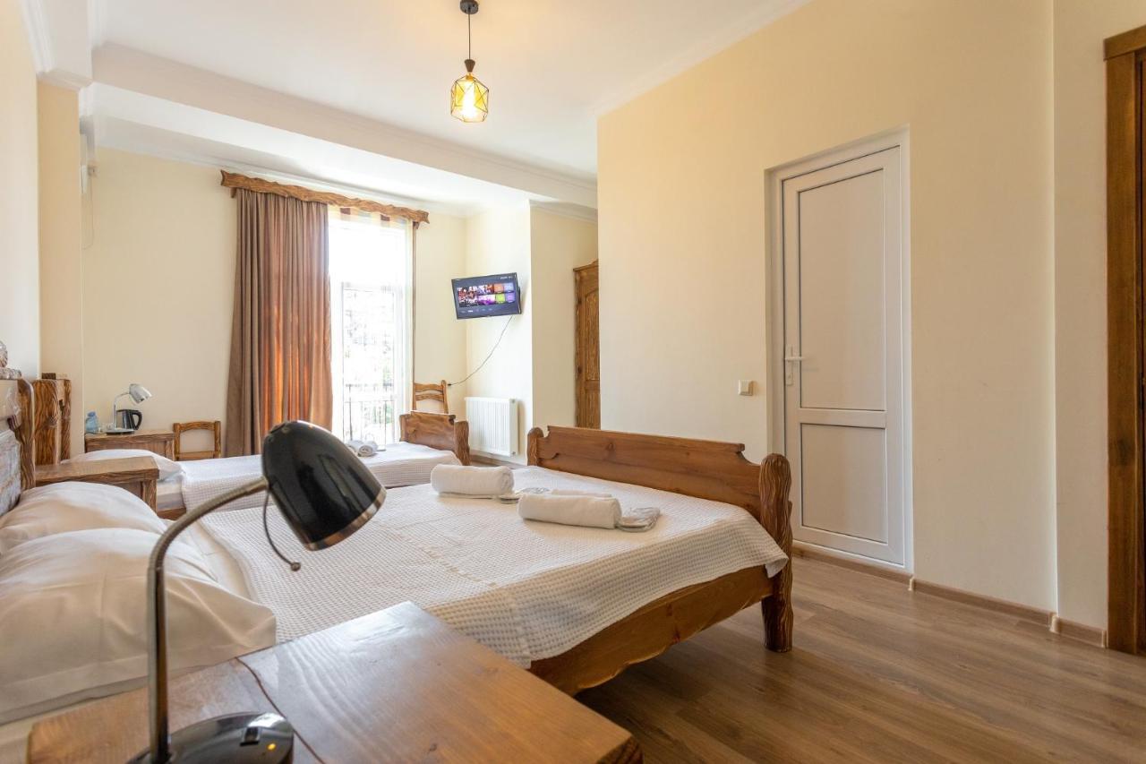 Hotel Phasis Kutaisi Eksteriør bilde