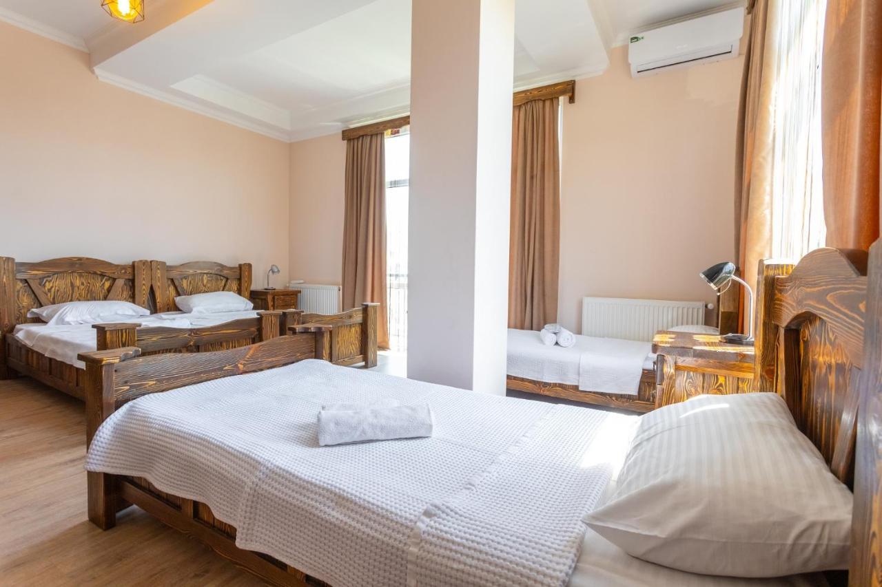 Hotel Phasis Kutaisi Eksteriør bilde
