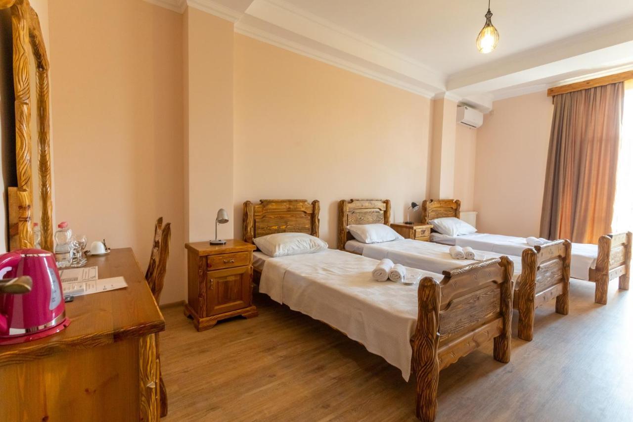 Hotel Phasis Kutaisi Eksteriør bilde