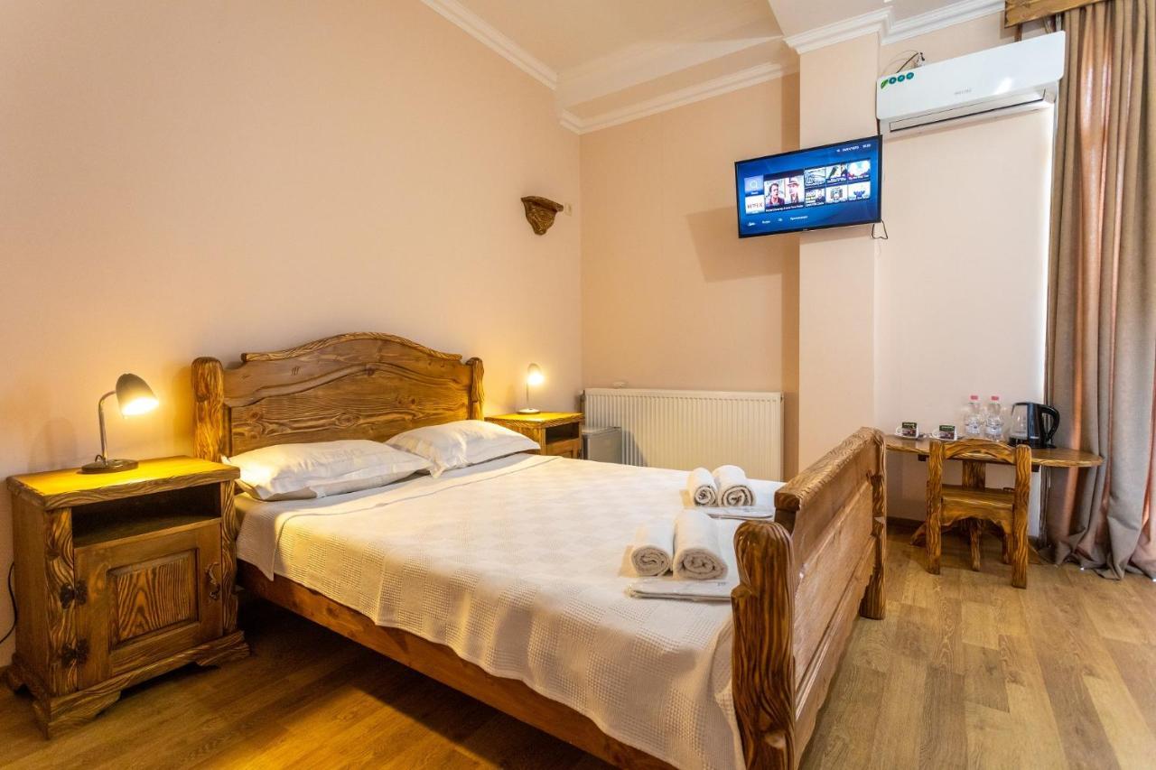 Hotel Phasis Kutaisi Eksteriør bilde
