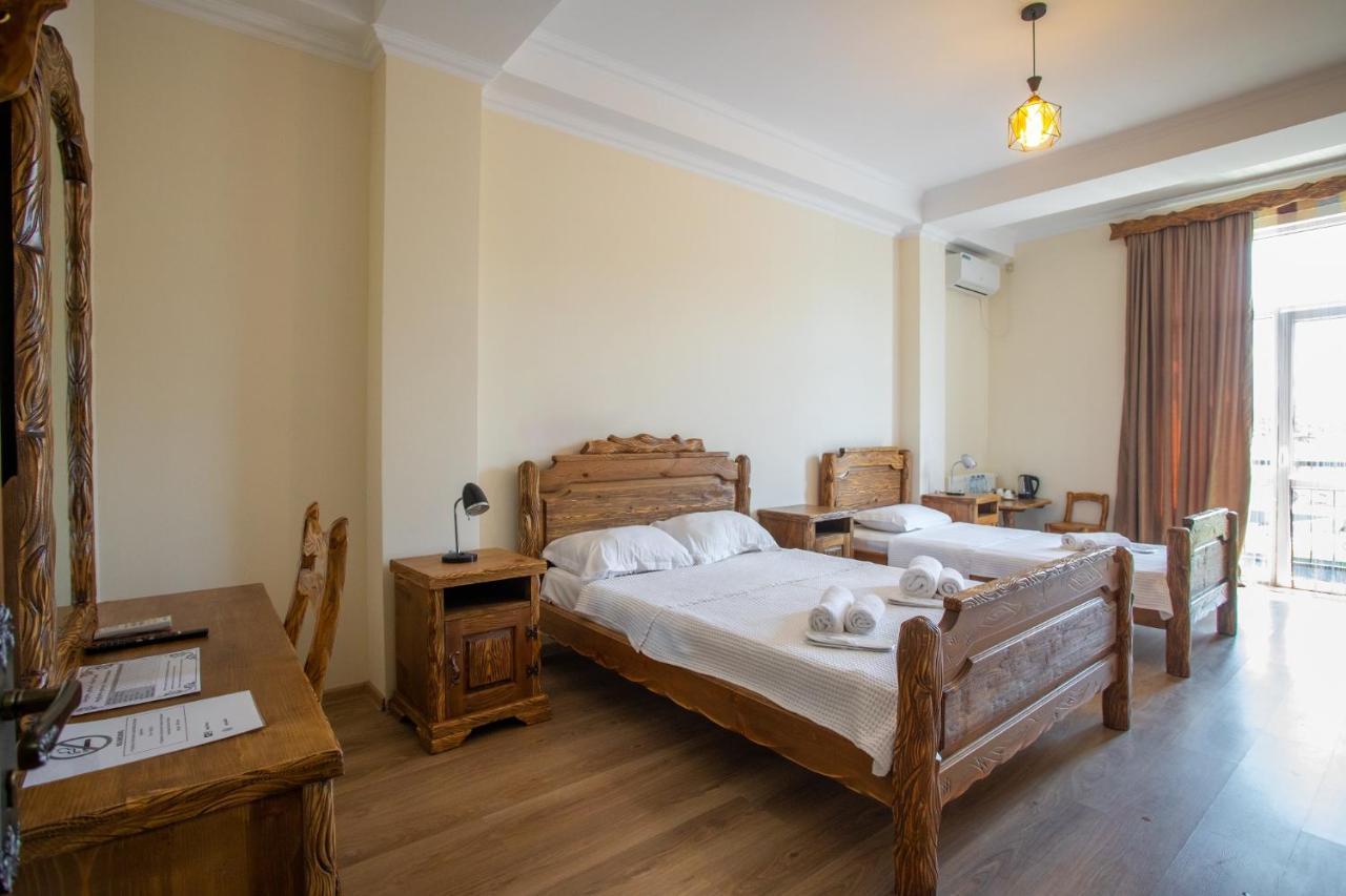 Hotel Phasis Kutaisi Eksteriør bilde
