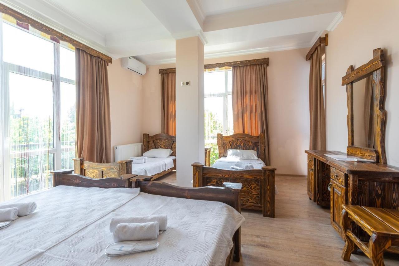 Hotel Phasis Kutaisi Eksteriør bilde