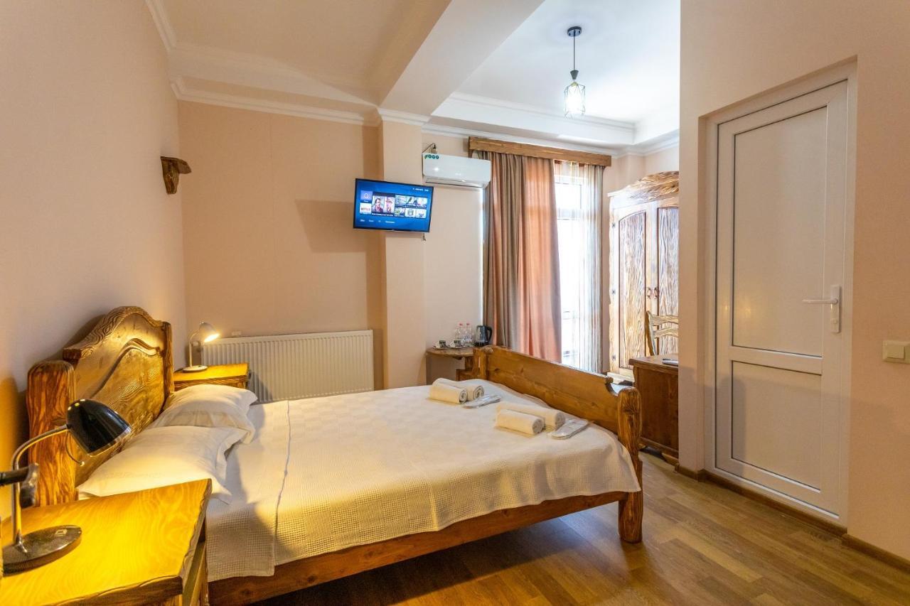 Hotel Phasis Kutaisi Eksteriør bilde