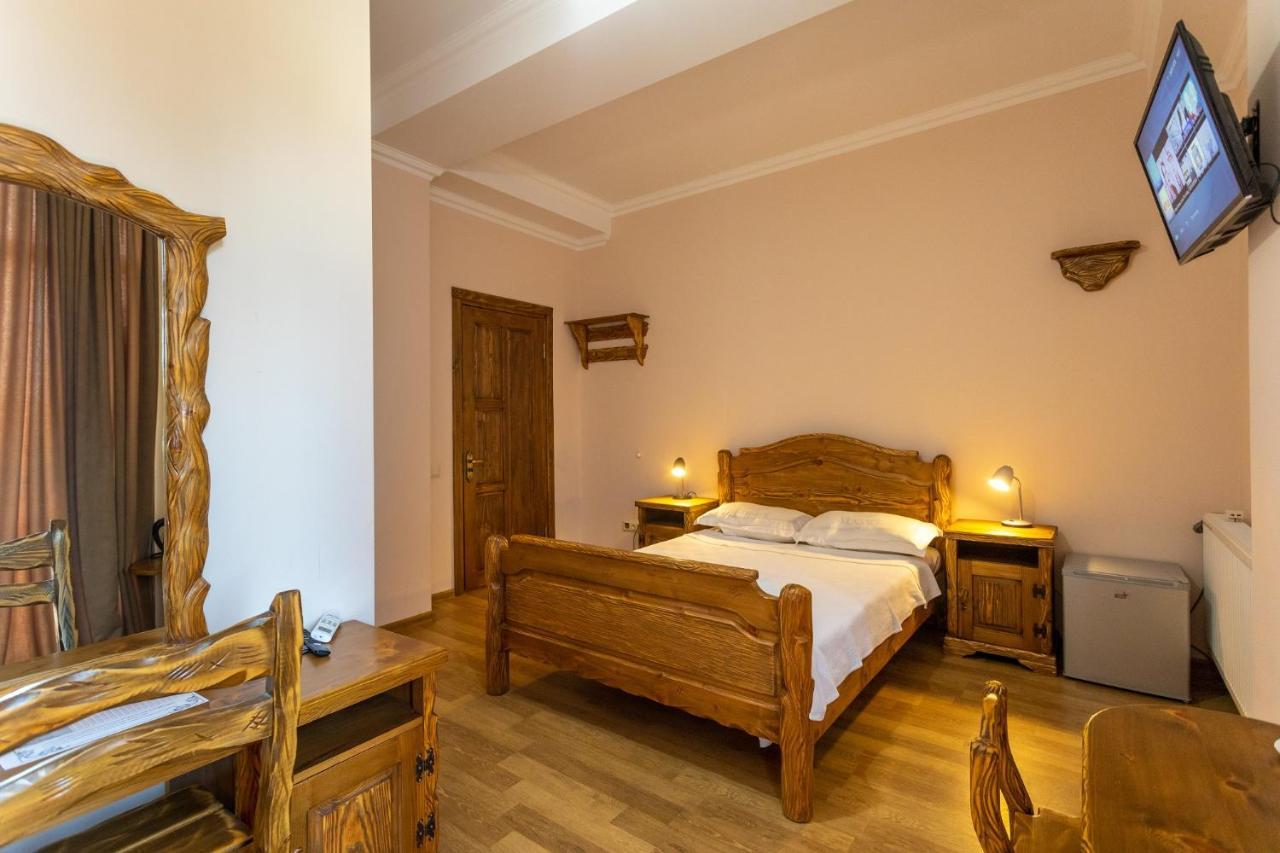 Hotel Phasis Kutaisi Eksteriør bilde
