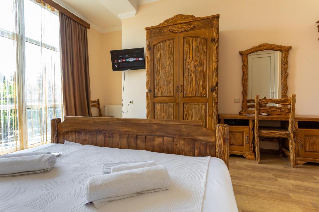 Hotel Phasis Kutaisi Eksteriør bilde