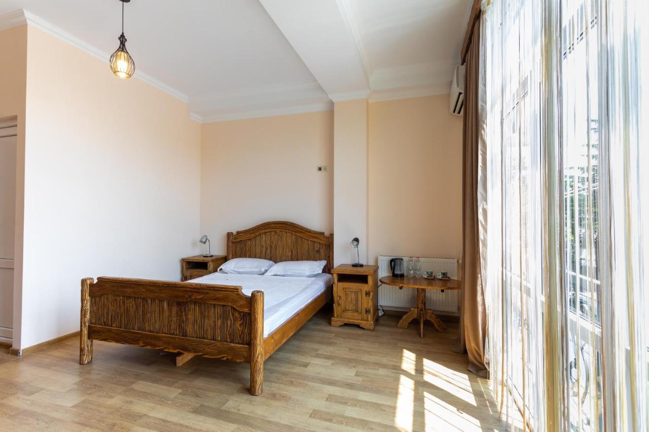Hotel Phasis Kutaisi Eksteriør bilde