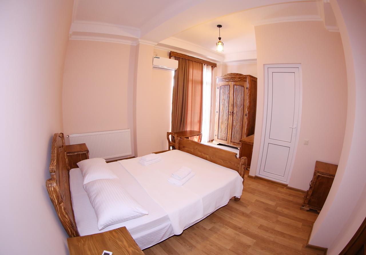 Hotel Phasis Kutaisi Eksteriør bilde